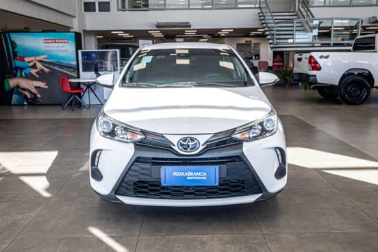 TOYOTA-YARIS-2024