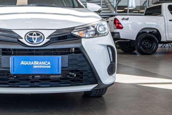 TOYOTA-YARIS-2024
