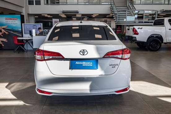 TOYOTA-YARIS-2024