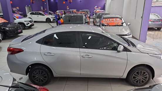 TOYOTA-YARIS-2024