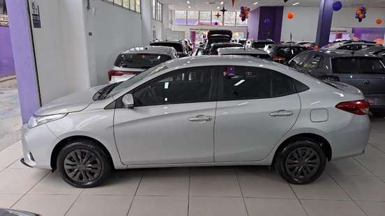 TOYOTA-YARIS-2024