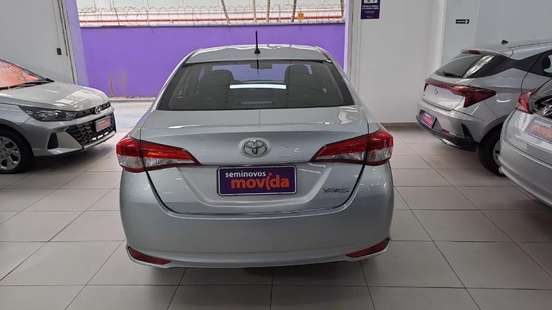 TOYOTA-YARIS-2024