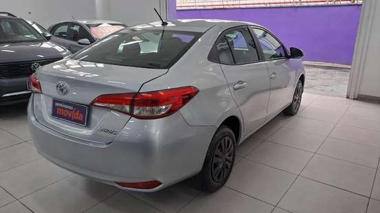 TOYOTA-YARIS-2024