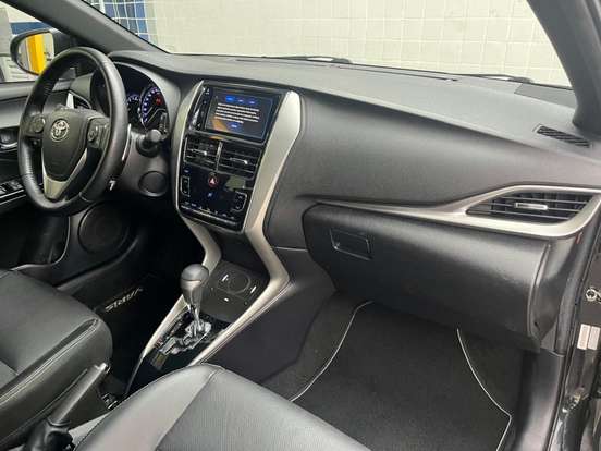 TOYOTA-YARIS-2019