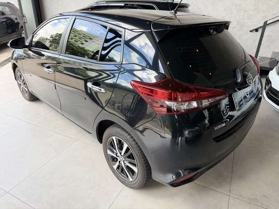 TOYOTA-YARIS-2018