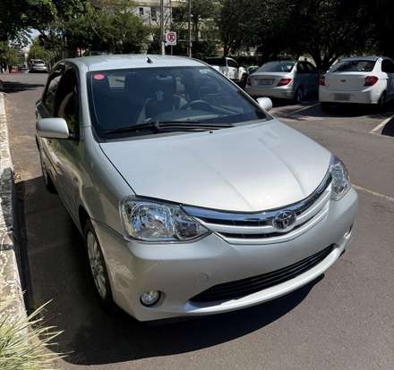 TOYOTA-ETIOS-2013