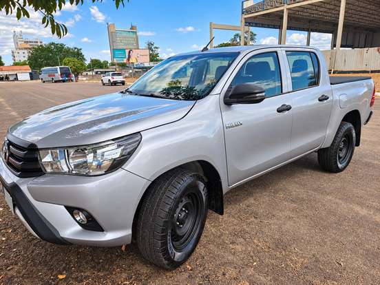 TOYOTA-HILUX-2020