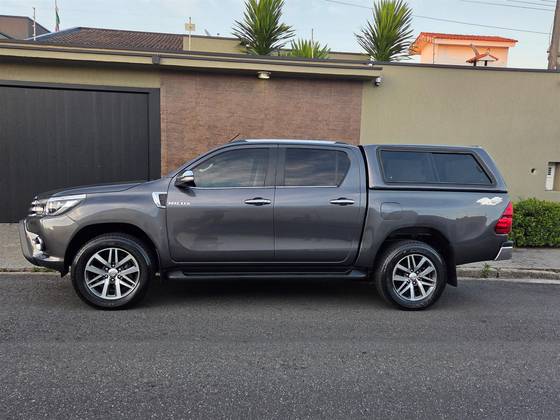 TOYOTA HILUX 2.8 SRX 4X4 CD 16V DIESEL 4P AUTOMÁTICO