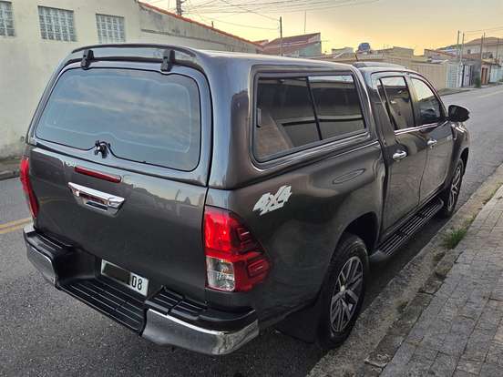 TOYOTA-HILUX-2016