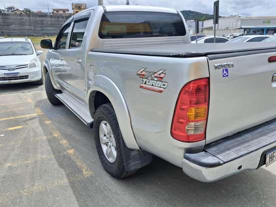 TOYOTA-HILUX-2010