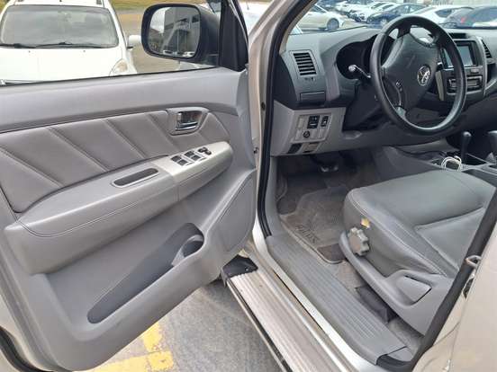 TOYOTA-HILUX-3.0 SRV 4X4 CD 16V TURBO INTERCOOLER DIESEL 4P AUTOMÁTICO TOYOTA-HILUX-2010