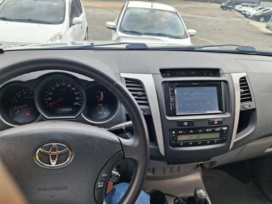 TOYOTA-HILUX-2010