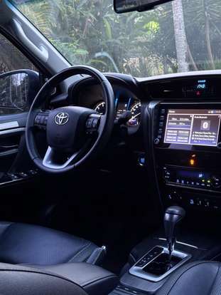 TOYOTA-HILUX SW4-2022