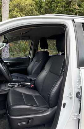 TOYOTA-HILUX SW4-2022