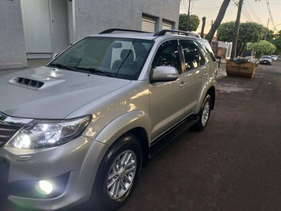 TOYOTA HILUX SW4 3.0 SRV 4X4 16V TURBO INTERCOOLER DIESEL 4P AUTOMÁTICO