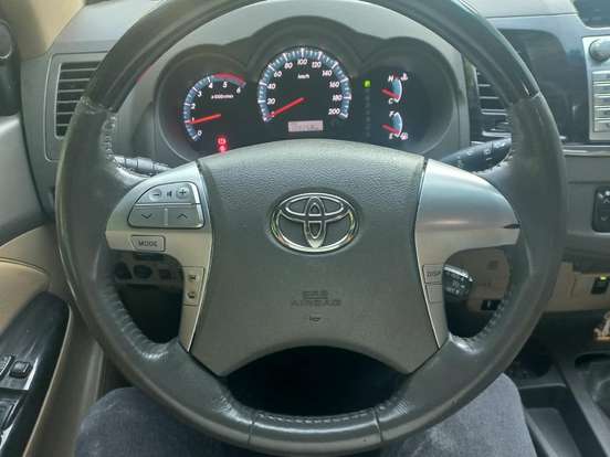 TOYOTA-HILUX SW4-2012