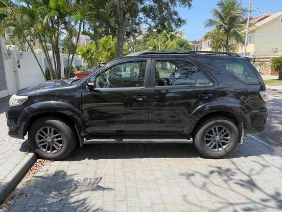 TOYOTA-HILUX SW4-3.0 SRV 4X4 7 LUGARES 16V TURBO INTERCOOLER DIESEL 4P AUTOMÁTICO TOYOTA-HILUX SW4-2013