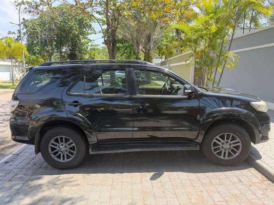 TOYOTA-HILUX SW4-2013
