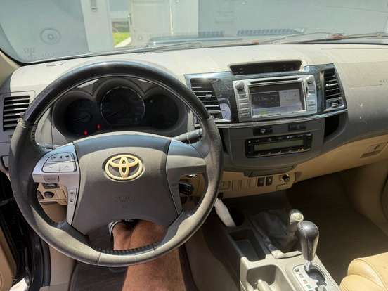 TOYOTA-HILUX SW4-3.0 SRV 4X4 7 LUGARES 16V TURBO INTERCOOLER DIESEL 4P AUTOMÁTICO TOYOTA-HILUX SW4-2013