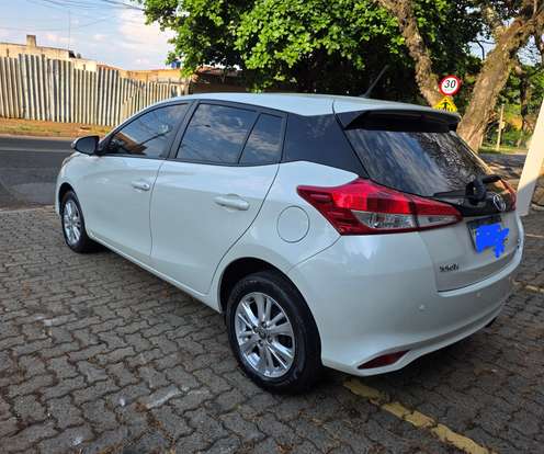 TOYOTA-YARIS-2019