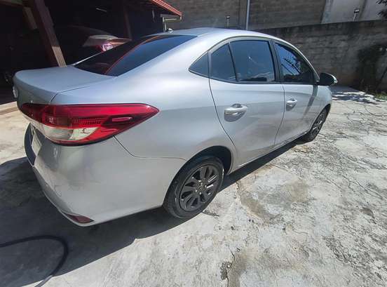 TOYOTA-YARIS-2021