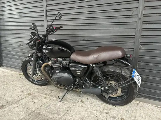 TRIUMPH-STREET TWIN-2021