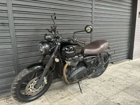 TRIUMPH-STREET TWIN-2021