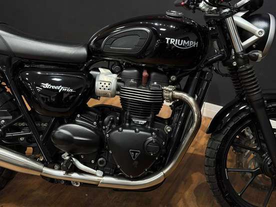 TRIUMPH-STREET TWIN-2016