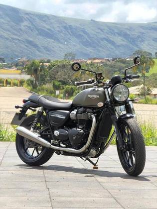TRIUMPH STREET TWIN 