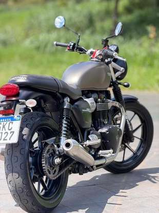 TRIUMPH-STREET TWIN-2019