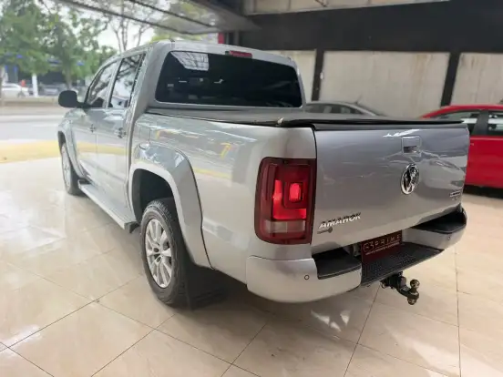 VOLKSWAGEN-AMAROK-2021