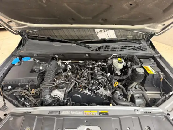 VOLKSWAGEN-AMAROK-2021