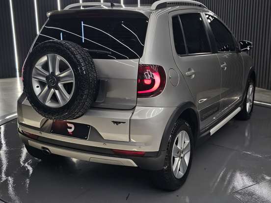 VOLKSWAGEN-CROSSFOX-2010