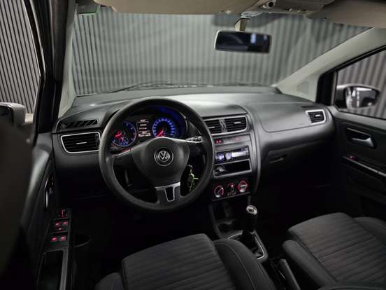 VOLKSWAGEN-CROSSFOX-2010