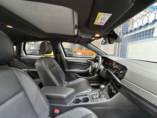 VOLKSWAGEN-JETTA-2018