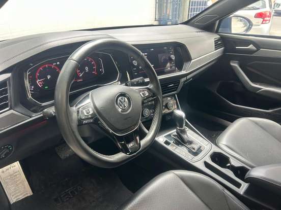 VOLKSWAGEN-JETTA-1.4 250 TSI TOTAL FLEX R-LINE TIPTRONIC VOLKSWAGEN-JETTA-2018