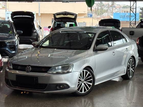 VOLKSWAGEN JETTA 2.0 COMFORTLINE FLEX 4P MANUAL
