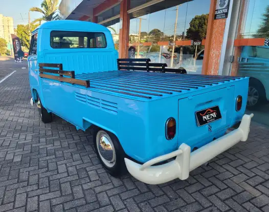 VOLKSWAGEN-KOMBI-1975