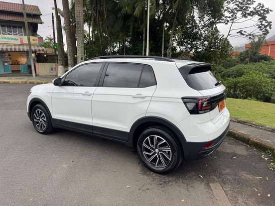 VOLKSWAGEN-T-CROSS-2021
