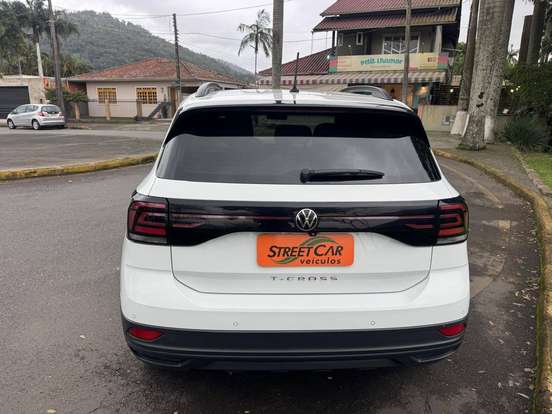 VOLKSWAGEN-T-CROSS-2021
