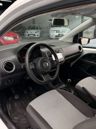 VOLKSWAGEN-UP-2015