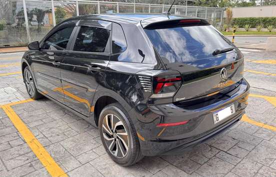 VOLKSWAGEN-POLO-2023