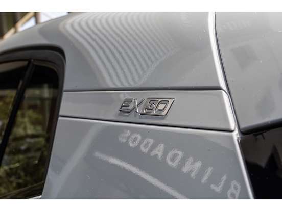 VOLVO-EX30-2024