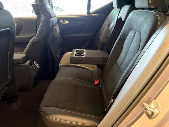 VOLVO-EX40-2026