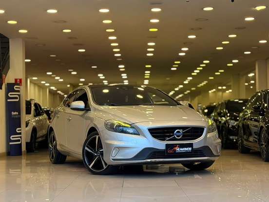 VOLVO-V40-2.0 T5 R DESIGN TURBO GASOLINA 4P AUTOMÁTICO VOLVO-V40-2015