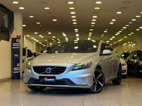 VOLVO-V40-2.0 T5 R DESIGN TURBO GASOLINA 4P AUTOMÁTICO VOLVO-V40-2015