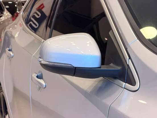 VOLVO-V40-2.0 T5 R DESIGN TURBO GASOLINA 4P AUTOMÁTICO VOLVO-V40-2015