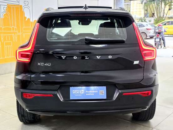 VOLVO-XC40-2020