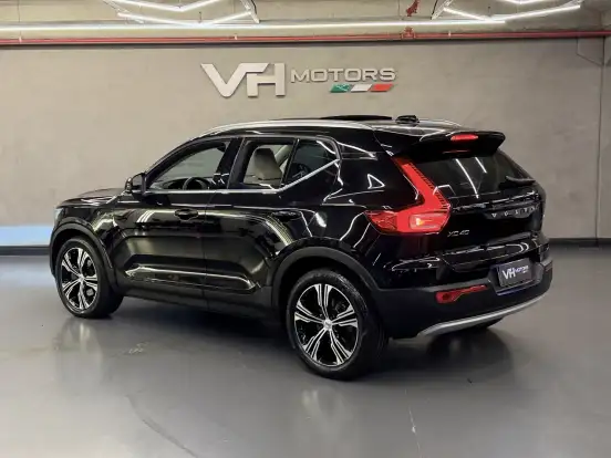 VOLVO-XC40-2020
