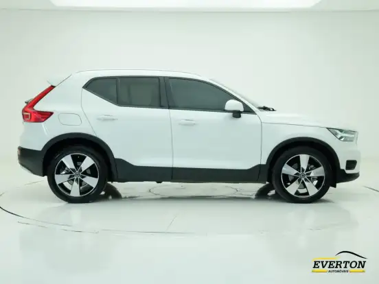 VOLVO-XC40-2019